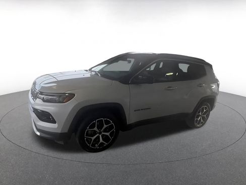 Used 2025 Jeep Compass Limited image 7