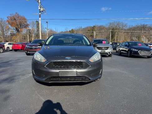 Used 2017 Ford Focus SE image 3
