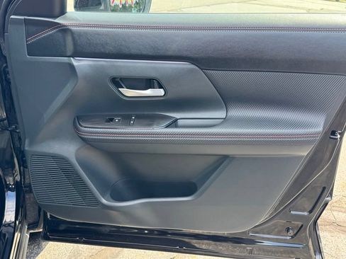 Used 2025 Nissan Kicks SR w/ SR Premium Package AWD/4WD image 27