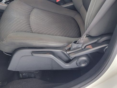 Used 2018 Dodge Journey SE w/ Connectivity Group FWD image 16