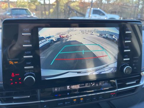 Used 2023 Toyota Sienna XSE image 11