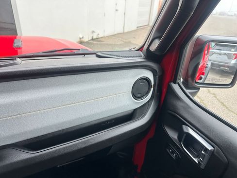 Used 2025 Jeep Wrangler Sport S image 35