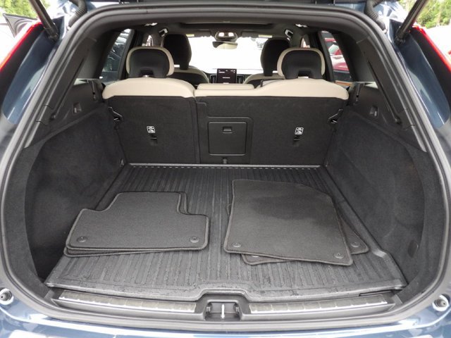 Certified 2026 Volvo XC60 B5 Plus AWD/4WD image 27