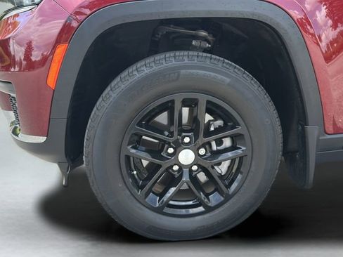 Used 2023 Jeep Grand Cherokee L Laredo RWD image 10