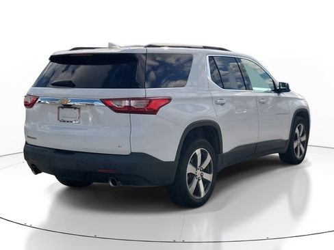 Used 2021 Chevrolet Traverse LT w/ LT Premium Package image 4