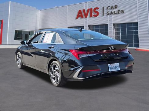 Used 2025 Hyundai Elantra SEL FWD image 9