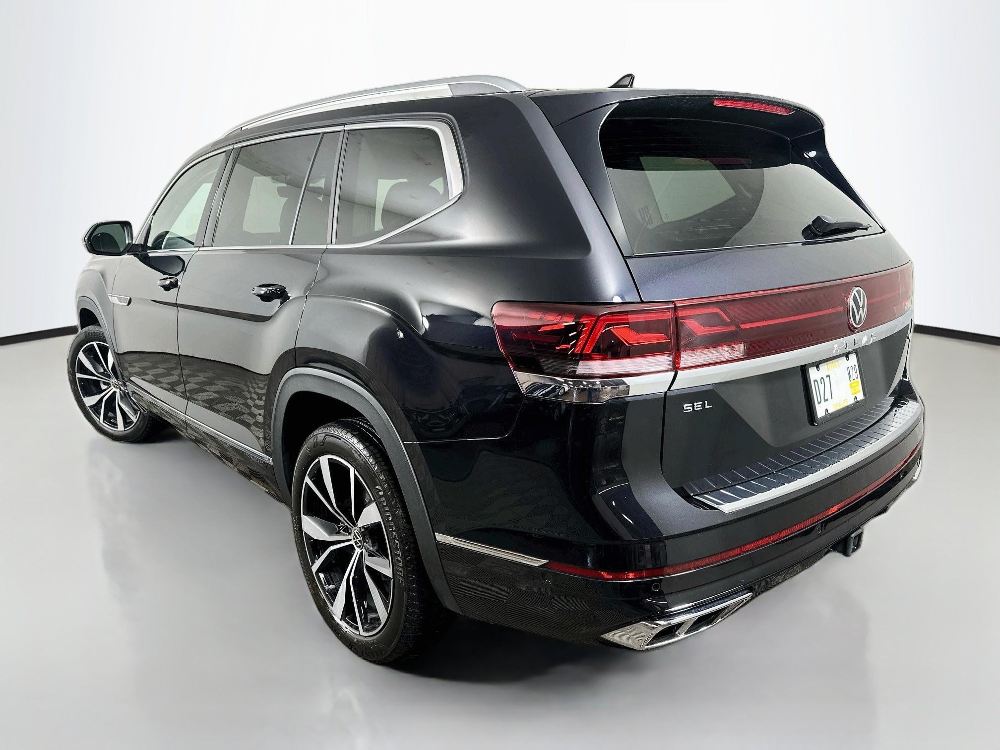 Used 2024 Volkswagen Atlas SEL Premium R-Line AWD/4WD image 5