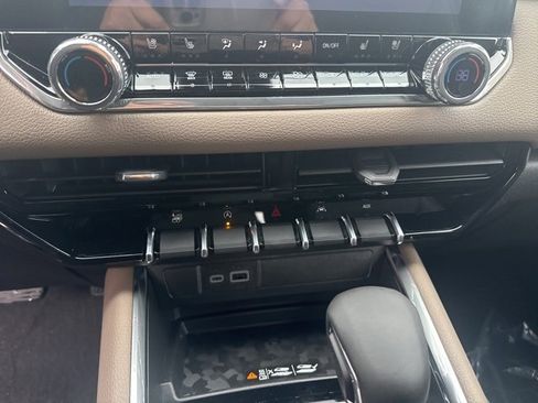 New 2026 GMC Canyon Denali w/ LPO, Denali Black Edition image 19