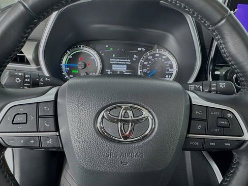 Used 2025 Toyota Highlander XLE AWD/4WD image 15