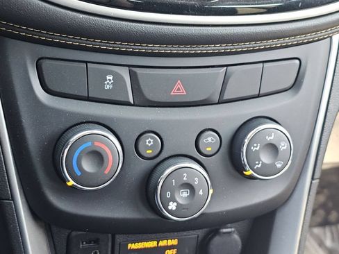 Used 2019 Chevrolet Trax LS AWD/4WD image 9