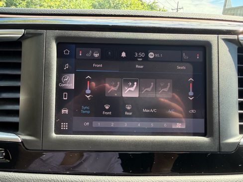 Used 2023 Chrysler Voyager LX FWD image 41