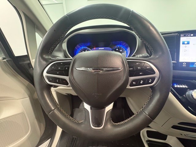 Used 2022 Chrysler Pacifica Touring-L FWD image 23