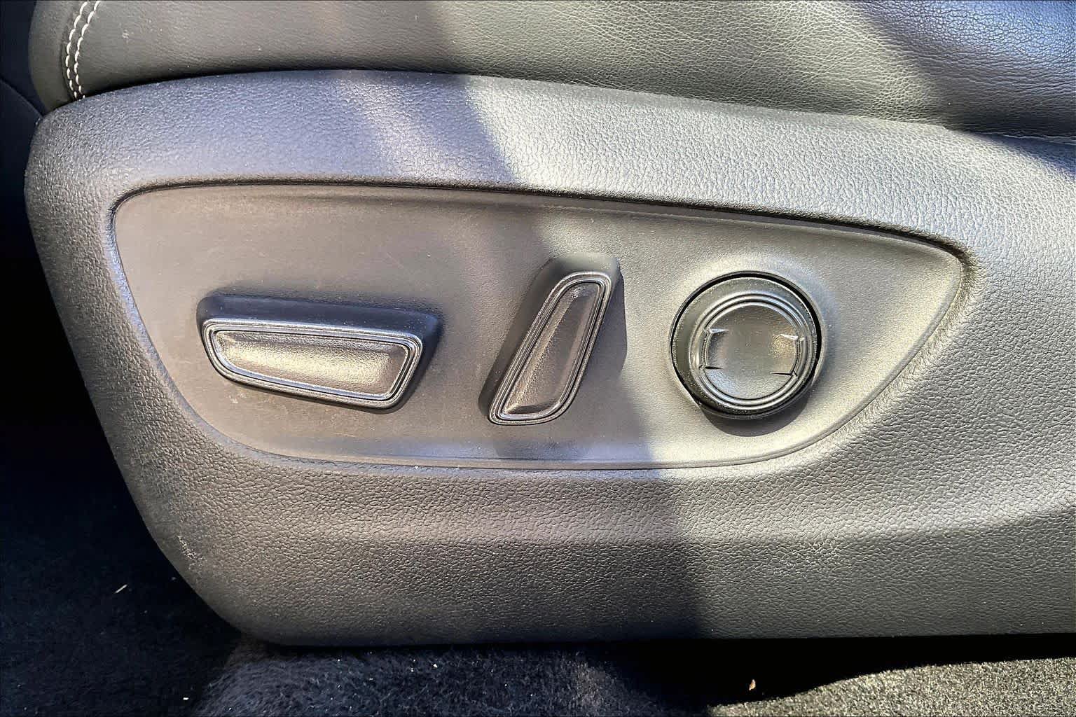 Used 2022 Toyota RAV4 XLE Premium FWD image 34