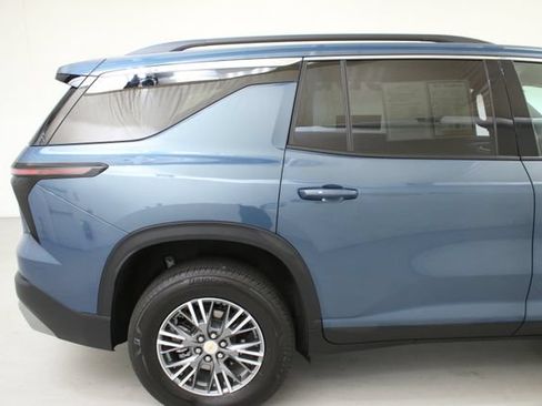Certified 2026 Chevrolet Traverse LT FWD image 11
