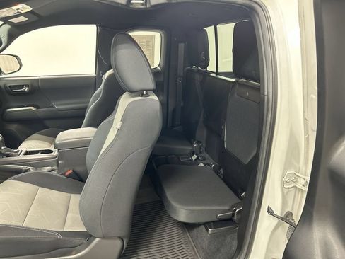 Used 2022 Toyota Tacoma TRD Sport AWD/4WD image 19