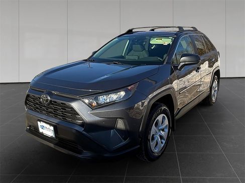 Used 2019 Toyota RAV4 LE image 1