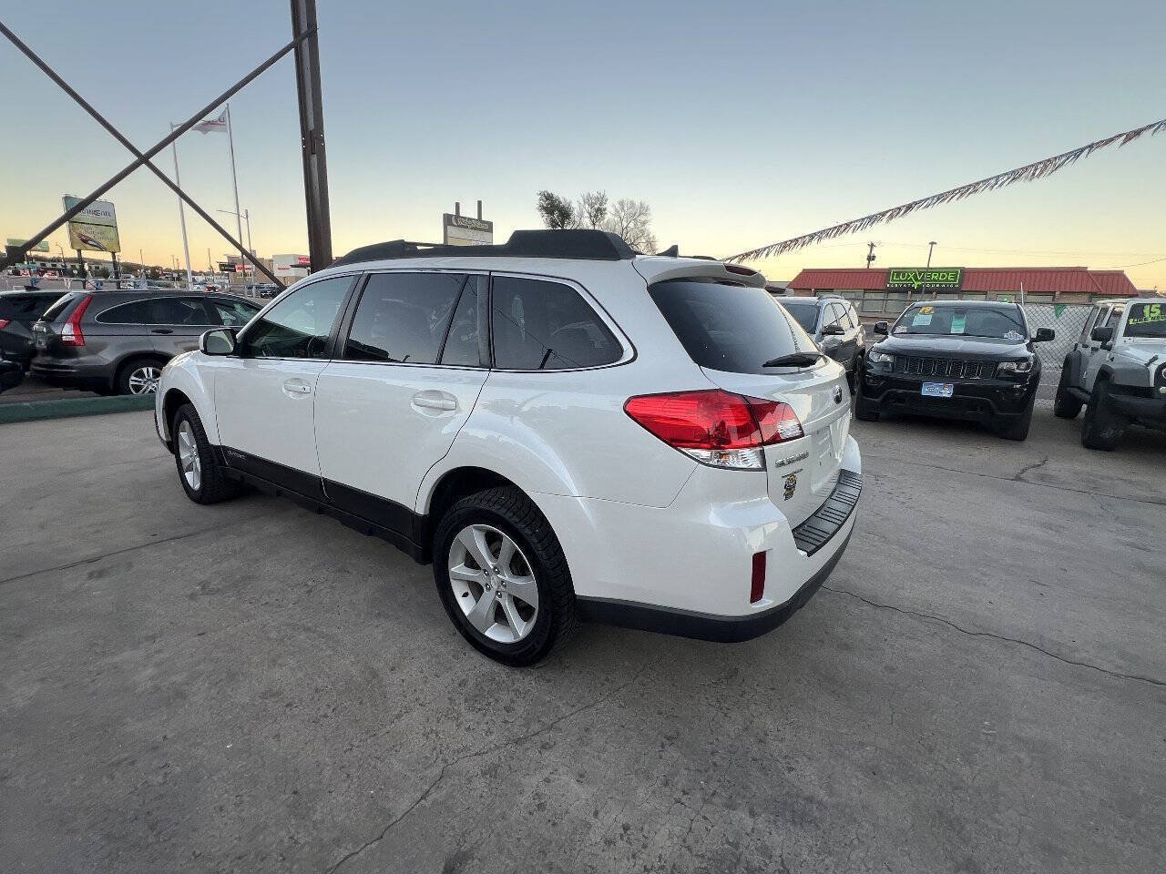 Used 2014 Subaru Outback 2.5i Premium AWD/4WD image 6