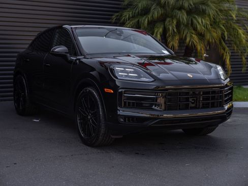 Certified 2026 Porsche Cayenne Coupe AWD/4WD image 6
