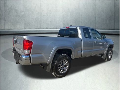 Used 2017 Toyota Tacoma SR5 image 5