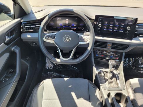 Used 2025 Volkswagen Jetta SE w/ Sunroof Package FWD image 18