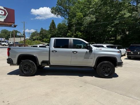 Used 2024 Chevrolet Silverado 2500 ZR2 w/ ZR2 Bison Edition AWD/4WD image 3