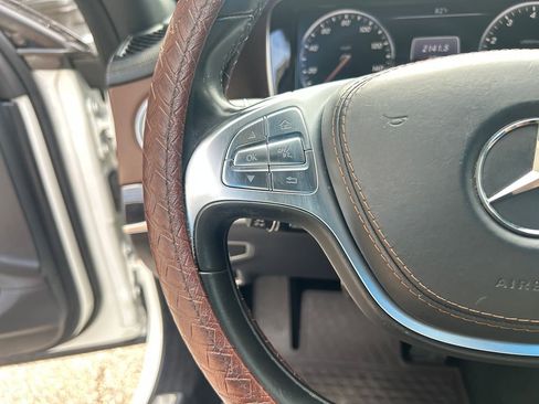 Used 2017 Mercedes-Benz S 550 Sedan image 20