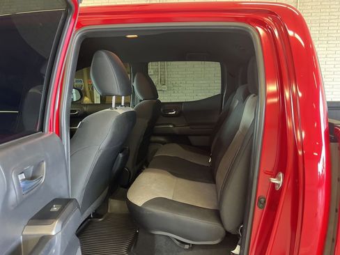 Used 2022 Toyota Tacoma TRD Sport AWD/4WD image 12