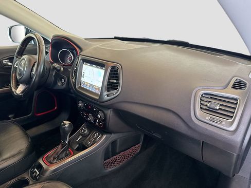 Used 2018 Jeep Compass Trailhawk w/ Leather Interior Group AWD/4WD image 32