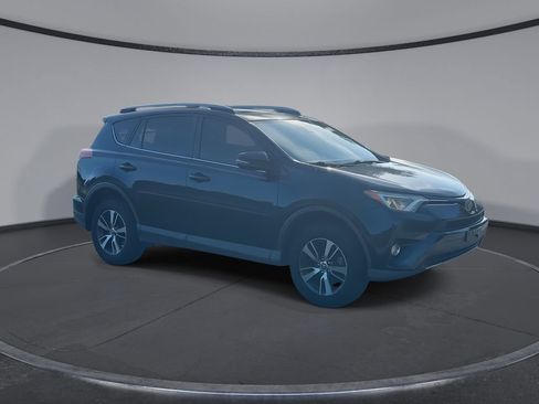 Used 2018 Toyota RAV4 XLE FWD image 2
