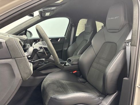 Used 2024 Porsche Cayenne Turbo GT AWD/4WD image 21