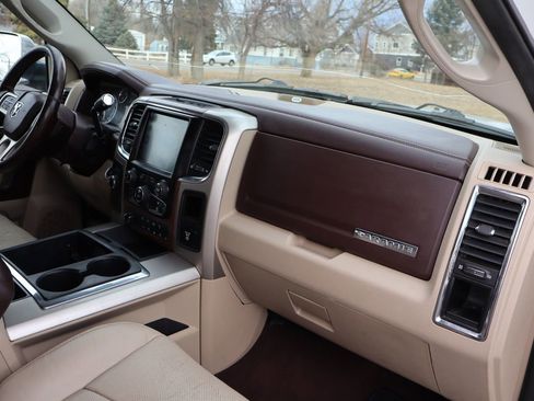 Used 2015 RAM 2500 Laramie w/ Cold Weather Group image 17