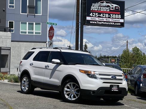 Used 2015 Ford Explorer Limited w/ Equipment Group 301A AWD/4WD image 2