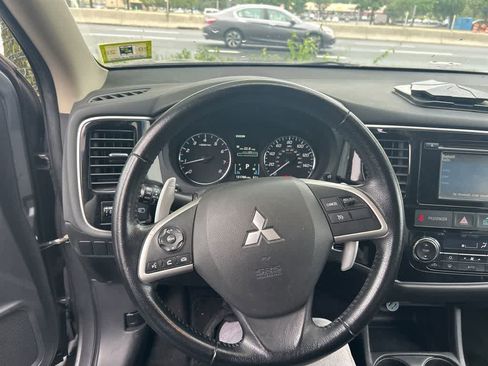 Used 2015 Mitsubishi Outlander GT AWD/4WD image 22