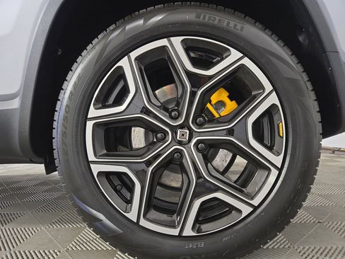 Used 2024 Rivian R1S Adventure image 10