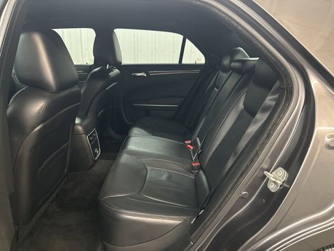 Used 2014 Chrysler 300 image 29