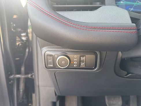 Used 2025 Ford Explorer ST-Line w/ ST-Line Street Pack image 16