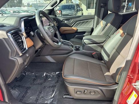 Used 2025 GMC Canyon AT4 w/ AT4 Premium Package image 18