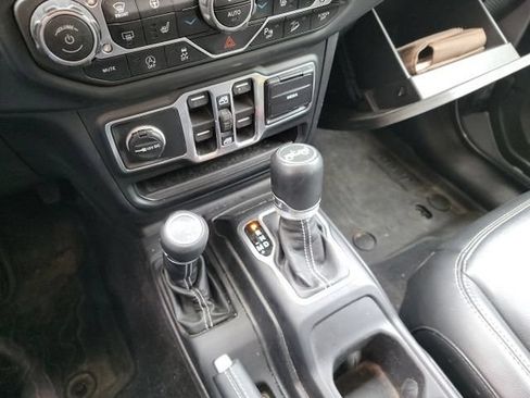 Used 2018 Jeep Wrangler Unlimited Sahara w/ Dual Top Group AWD/4WD image 12