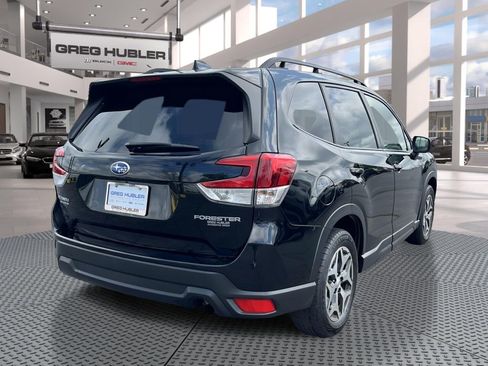 Used 2023 Subaru Forester Premium image 5