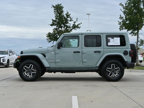 Used 2024 Jeep Wrangler Unlimited Sahara w/ Technology Group AWD/4WD image 6