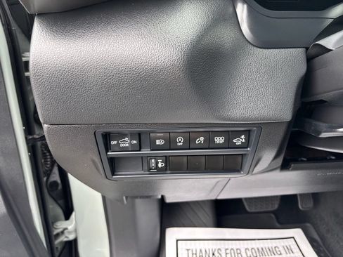 Used 2025 Toyota Tundra Limited AWD/4WD image 15
