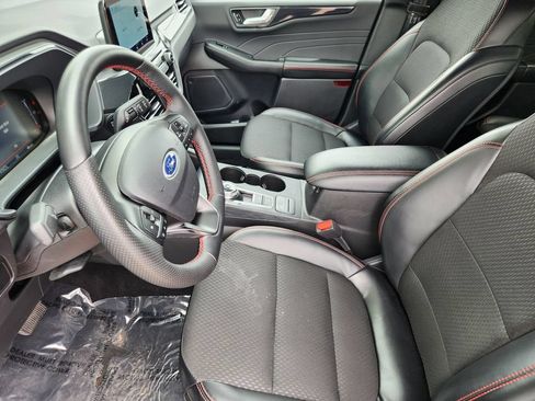 Used 2025 Ford Escape ST-Line Select AWD/4WD image 4