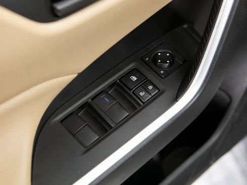 Used 2021 Toyota RAV4 LE w/ Carpet Mat Package (TMS) image 17