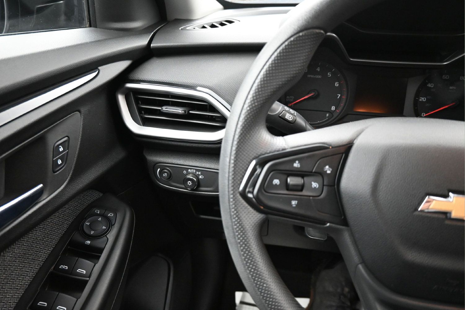 Used 2023 Chevrolet TrailBlazer LS FWD image 18