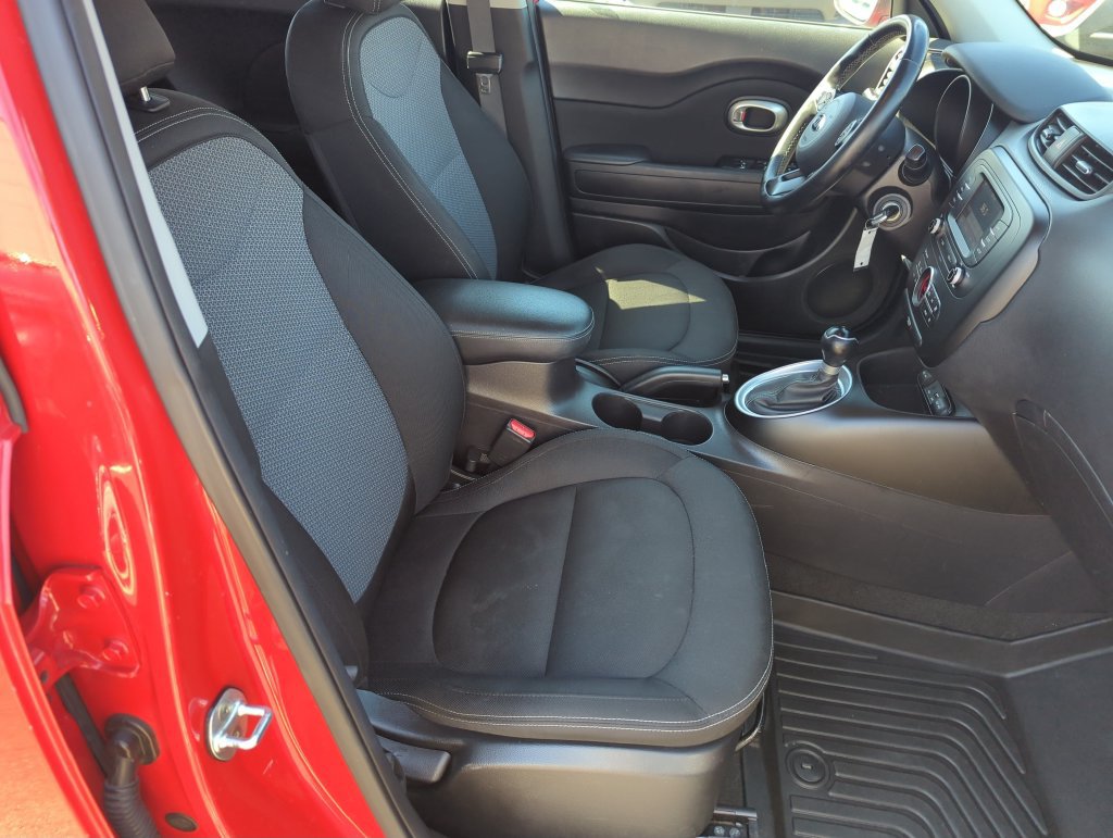 Used 2017 Kia Soul + w/ Designer's Package FWD image 34