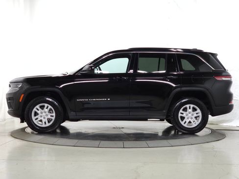 Used 2024 Jeep Grand Cherokee Laredo w/ Luxury Tech Group I image 4