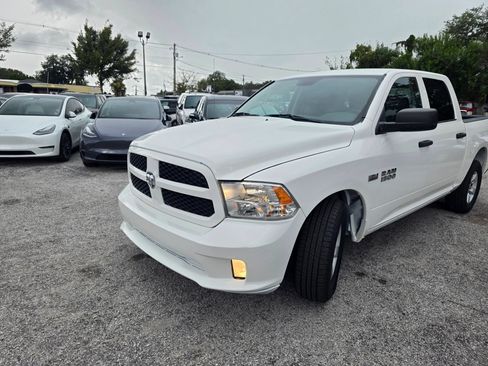 Used 2017 RAM 1500 Express RWD image 3