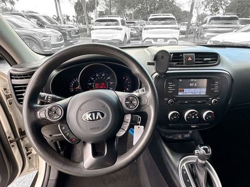 Used 2019 Kia Soul image 12