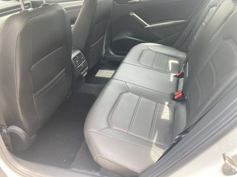 Used 2022 Volkswagen Passat 2.0T SE FWD image 29