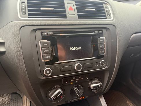 Used 2013 Volkswagen Jetta SEL FWD image 25